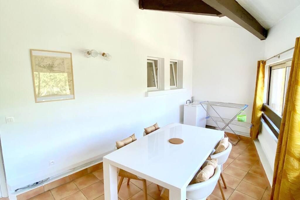 Appartement Spacieux 65M2, Avec Piscine Et Parking Frejus Exterior photo